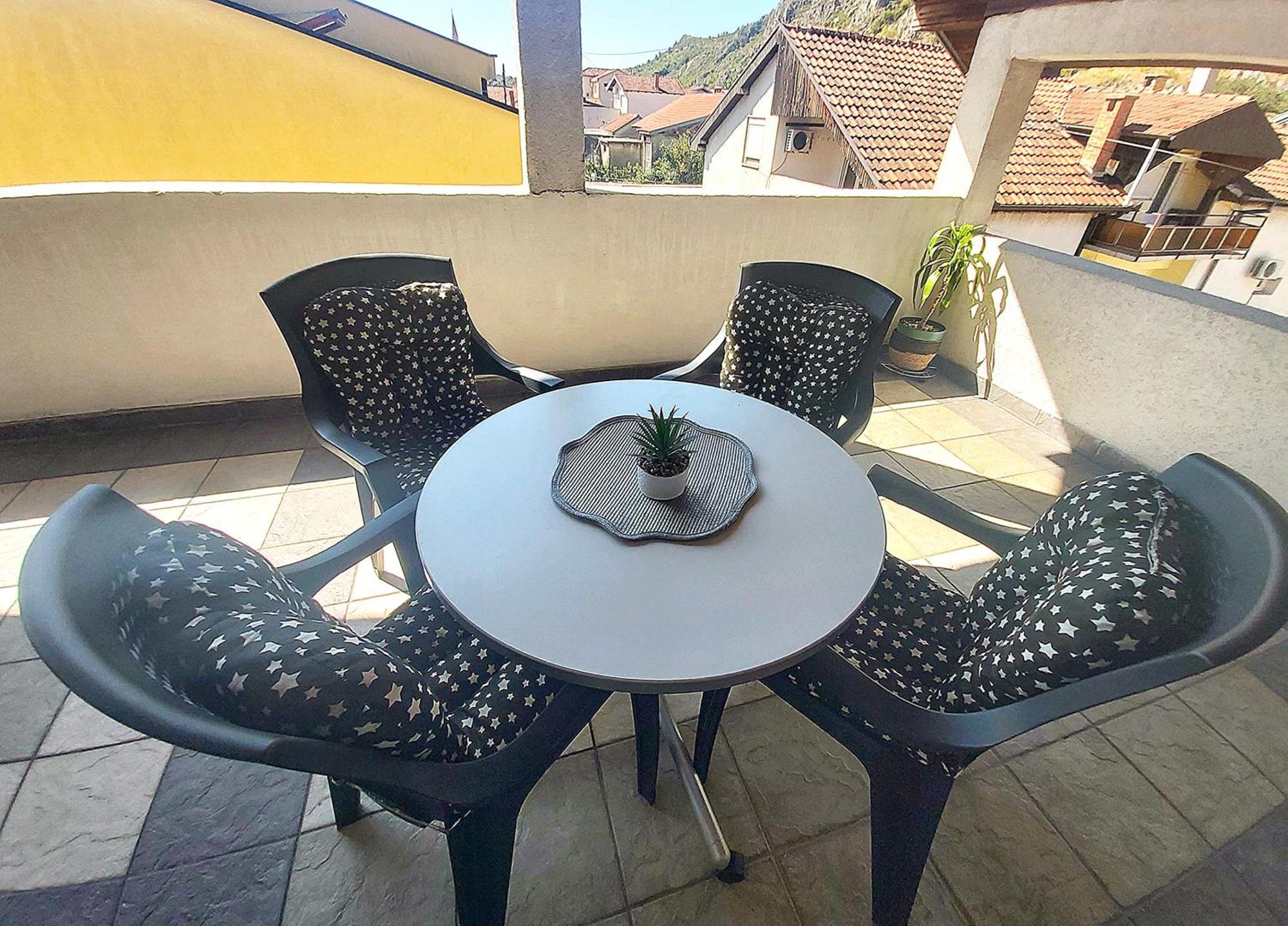Zara Apartment With Terrace Near Old Town Мостар Екстериор снимка