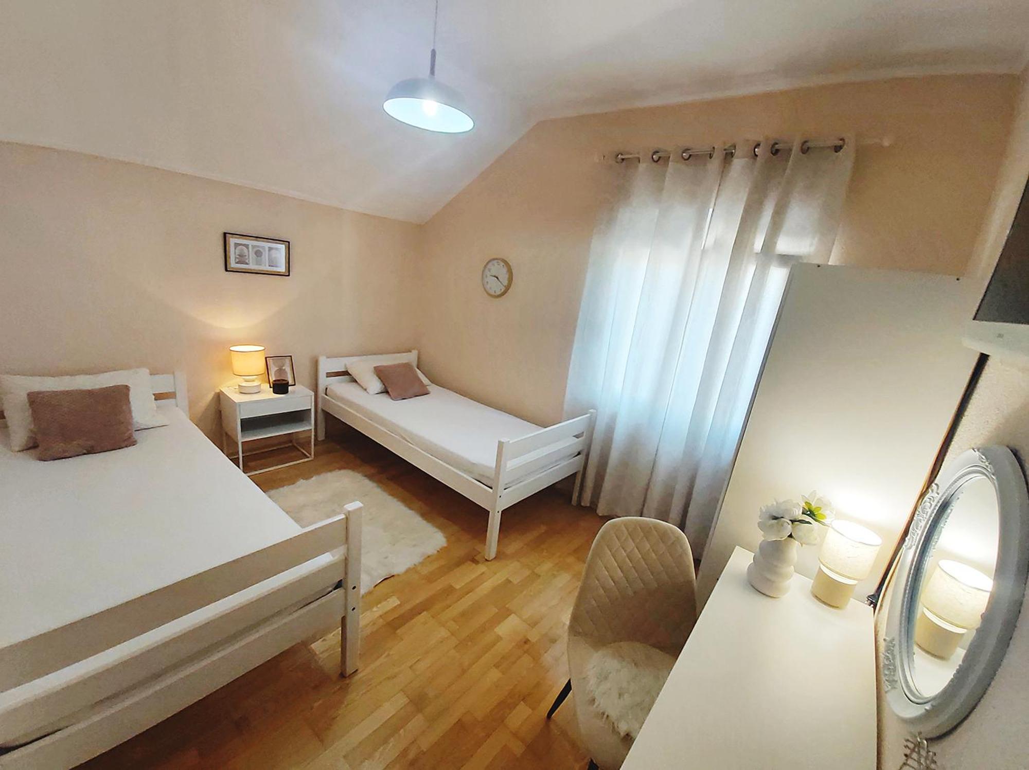 Zara Apartment With Terrace Near Old Town Мостар Екстериор снимка